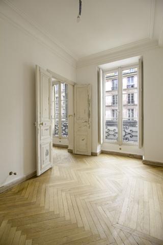 Versailles Notre-Dame Paroisse - Appartement 5 pièces 132 m² carrez situé au 1er étage avec cave et accès à un jardin collectif 1 215 000 € **  - Référence  28222