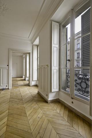 Versailles Notre-Dame Paroisse - Appartement 5 pièces 132 m² carrez situé au 1er étage avec cave et accès à un jardin collectif 1 215 000 € **  - Référence  28222