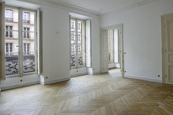 Versailles Notre-Dame Paroisse - Appartement 5 pièces 132 m² carrez situé au 1er étage avec cave et accès à un jardin collectif 1 215 000 € **  - Référence  28222