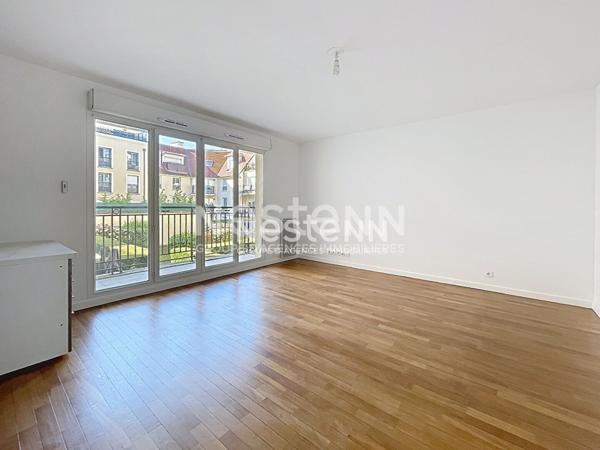 Appartement à Saint Cyr l'Ecole de 3 pièce(s) avec box en sous-sol (prix inclus)..