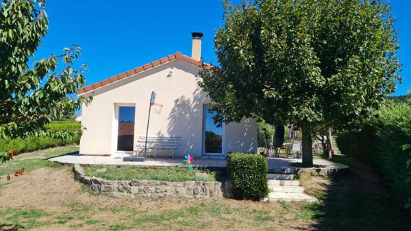 MARLHES 42660 secteur paisible à deux pas du centre du village et des commodités villa 170m² habitables 4 chambres sur 802m² de terrain