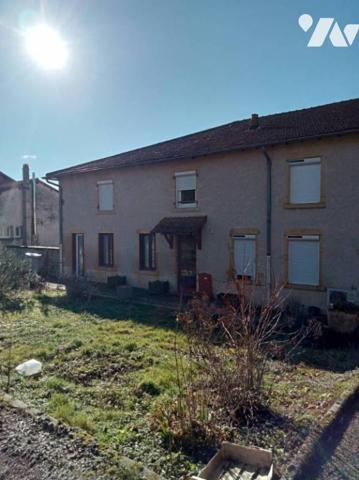 Appartement situé  au premier étage d'un bâtiment de deux étages,