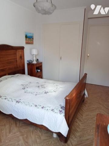 Appartement situé  au premier étage d'un bâtiment de deux étages,