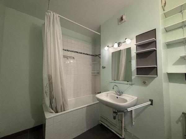 Appartement Rennes T3 Boulevard de la tour d'auvergne / métro Colombier ligne B - A rénover