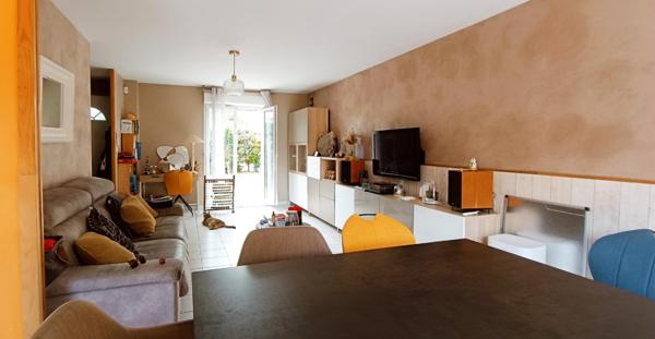 Maison à CASTRES-GIRONDE, 33640 - 5 pièces 94m²