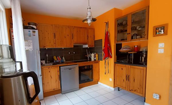 Maison à CASTRES-GIRONDE, 33640 - 5 pièces 94m²