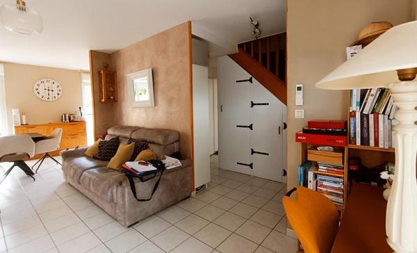 Maison à CASTRES-GIRONDE, 33640 - 5 pièces 94m²