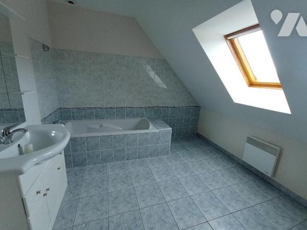 A Saint Germain du Crioult proche de Condé sur Noireau, une maison d'habitation de six pièces p...