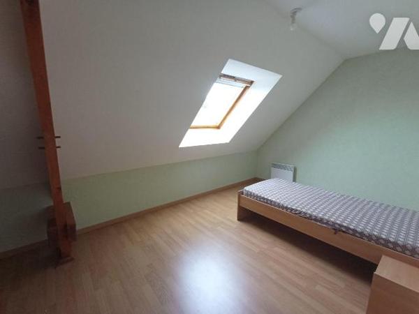 A Saint Germain du Crioult proche de Condé sur Noireau, une maison d'habitation de six pièces p...