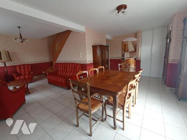 A Saint Germain du Crioult proche de Condé sur Noireau, une maison d'habitation de six pièces p...