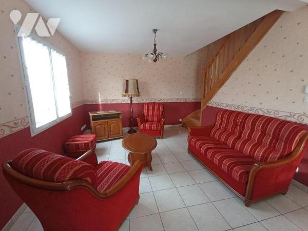 A Saint Germain du Crioult proche de Condé sur Noireau, une maison d'habitation de six pièces p...