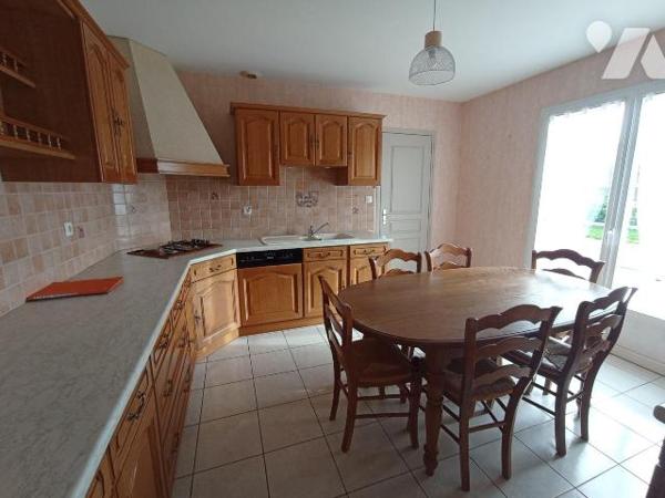 A Saint Germain du Crioult proche de Condé sur Noireau, une maison d'habitation de six pièces p...