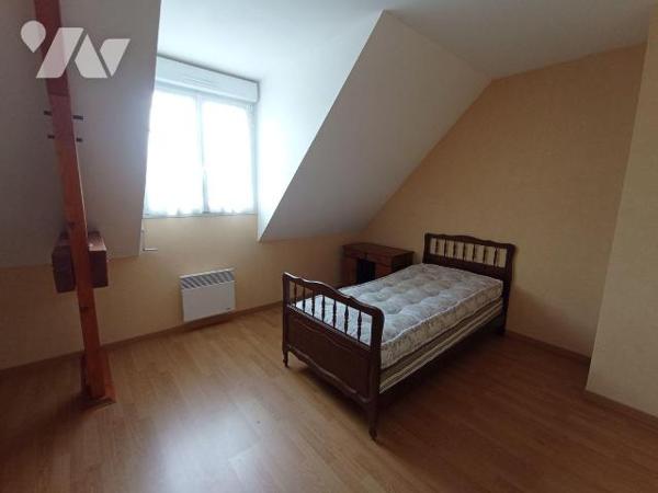 A Saint Germain du Crioult proche de Condé sur Noireau, une maison d'habitation de six pièces p...