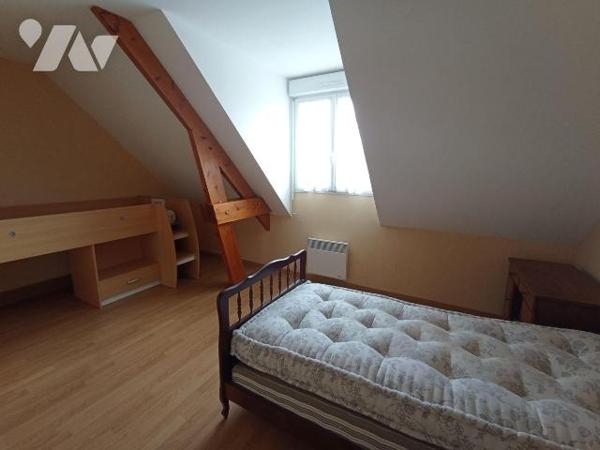 A Saint Germain du Crioult proche de Condé sur Noireau, une maison d'habitation de six pièces p...