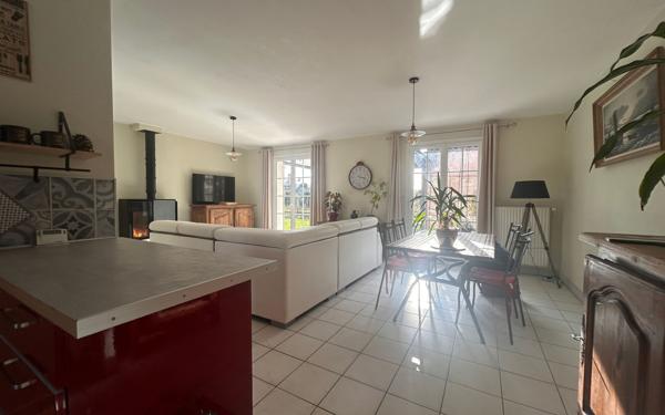 Maison à vendre    4 pièces •  Contres