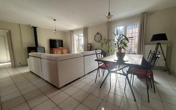 Maison à vendre    4 pièces •  Contres