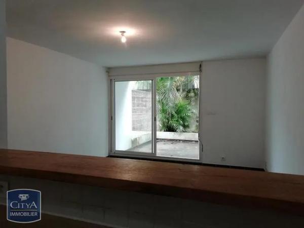 Appartement à louer 2 pièces 40.18m² Saint-Joseph (97480)