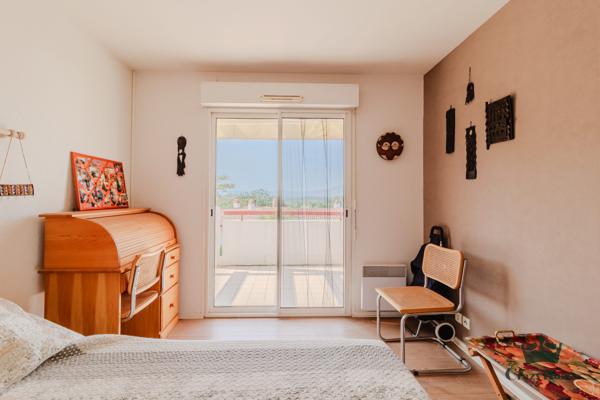 Appartement
                                                                                                                                                                                                                                                                                                                        3 pièce(s)                                                                                                                                                                                                          2 chambre(s)                                                                                                                                                                                                          64  m²
