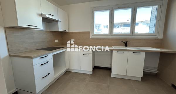 Location Studio 86 m² - Clermont-ferrand 63000