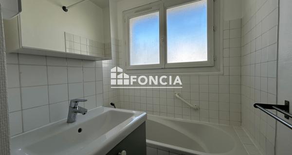 Location Studio 86 m² - Clermont-ferrand 63000