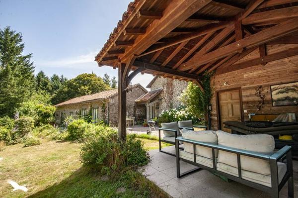 Maison à vendre |  Piégut-Pluviers |  7 pièces | 203 m²