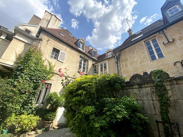 Lot de 2 Appartements DIJON 5 Pièces 163.12 m² dans hôtel particulier