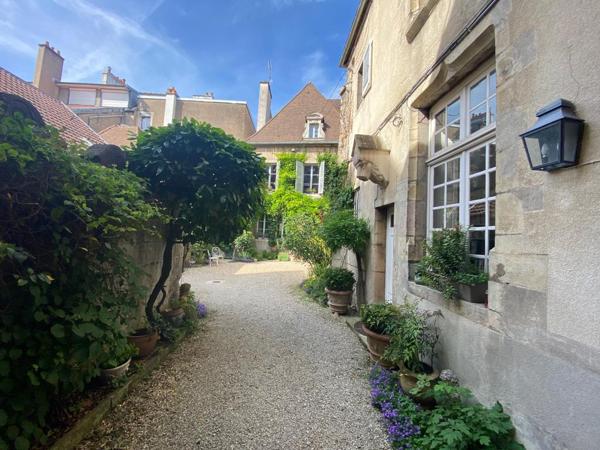 Lot de 2 Appartements DIJON 5 Pièces 163.12 m² dans hôtel particulier