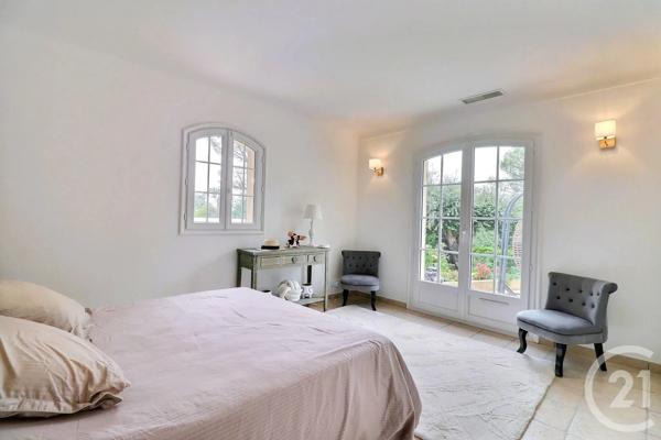 Maison à vendre  4 pièces - 130,18 m 2   FREJUS  - 83