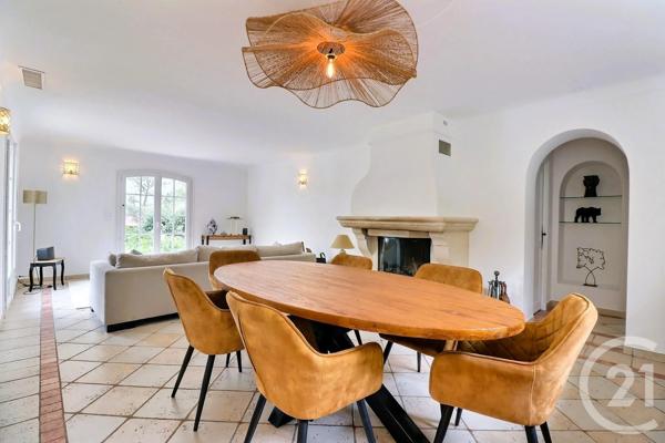 Maison à vendre  4 pièces - 130,18 m 2   FREJUS  - 83