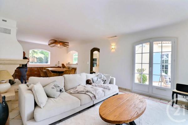 Maison à vendre  4 pièces - 130,18 m 2   FREJUS  - 83
