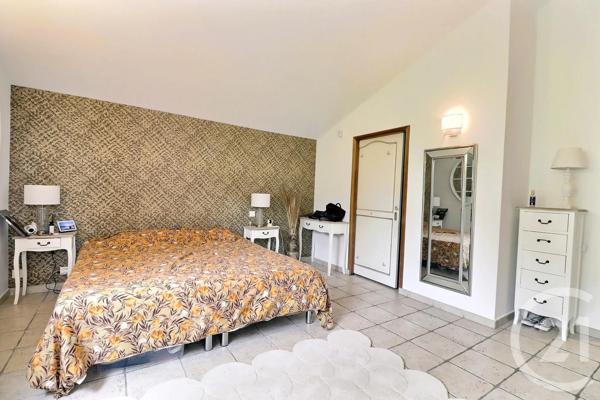 Maison à vendre  4 pièces - 130,18 m 2   FREJUS  - 83
