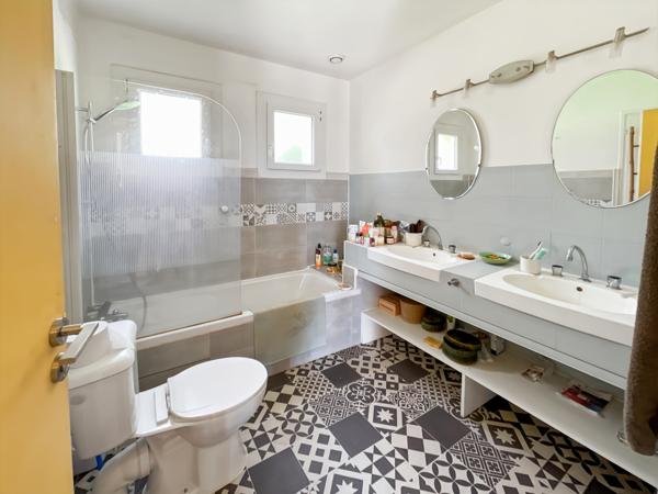 Saint-Nolff (56250) Maison familiale sur grand terrain arboré