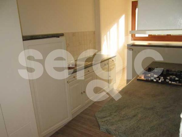 Location 2 Pieces 53 80080 Amiens 25 0060 28 0609