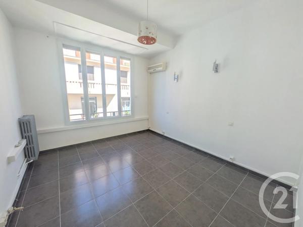 Appartement T4 à vendre  4 pièces - 73,25 m 2   TOULON  - 83