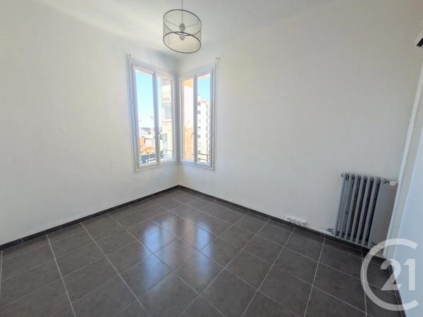 Appartement T4 à vendre  4 pièces - 73,25 m 2   TOULON  - 83