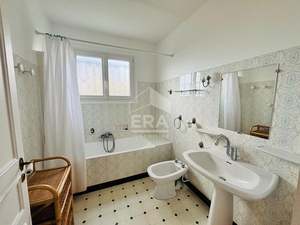 Emplacement recherché - PLAIN-PIED - À 450 m du centre-ville