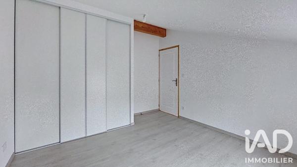 Location appartement 5 pièces 86 m² Saint-Julien-Molin-Molette