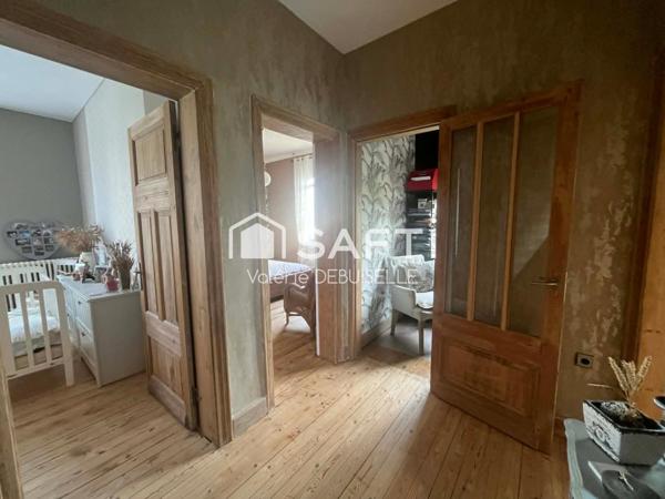 Rare sur le secteur. Une maison qui a traversé le siècle et qui n'attend plus que vos valises.