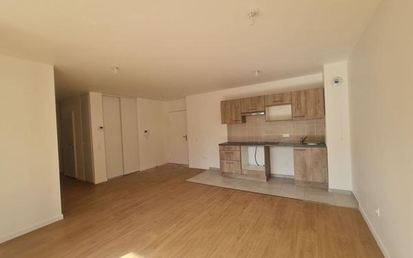 Appartement à louer    3 pièces •  Combs-la-Ville