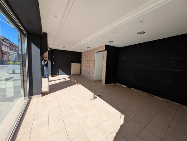 🏢 Immeuble mixte à vendre – Emplacement stratégique au cœur de Somain !