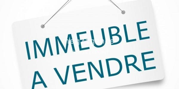 Immeuble à SAINT-OUEN-DES-TOITS, 53410 - 115m²