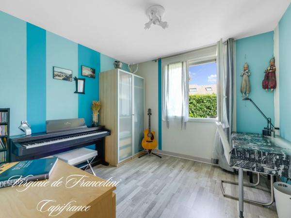 Le Plessis-Trévise-Maison 240 m2 au sol-Parcelle720m2-7 pièces-6 chambres-Luminosité-jardin-terrasse-garage-buanderie