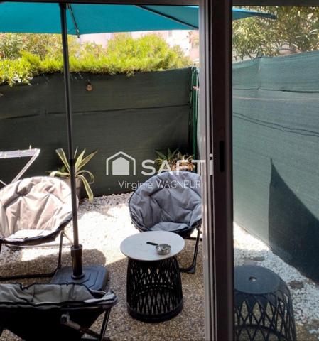En RDJ appartement avec terrasse et parking privé.