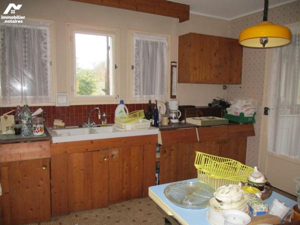 Maison d'habitation mitoyenne sur un côté, proche du centre-ville