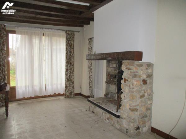 Maison d'habitation mitoyenne sur un côté, proche du centre-ville