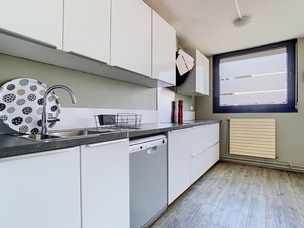 APPARTEMENT EN DUPLEX DANS RESIDENCE SECURISEE, 3 CHAMBRES, TERRASSE, GARAGE. VILLENEUVE D ASCQ