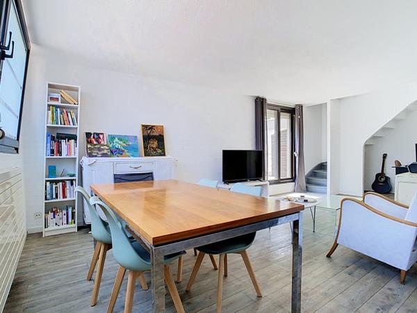 APPARTEMENT EN DUPLEX DANS RESIDENCE SECURISEE, 3 CHAMBRES, TERRASSE, GARAGE. VILLENEUVE D ASCQ