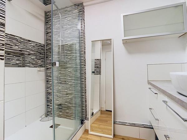 APPARTEMENT EN DUPLEX DANS RESIDENCE SECURISEE, 3 CHAMBRES, TERRASSE, GARAGE. VILLENEUVE D ASCQ