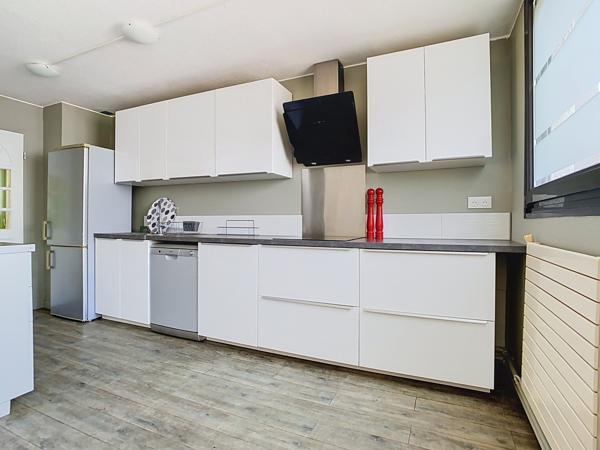 APPARTEMENT EN DUPLEX DANS RESIDENCE SECURISEE, 3 CHAMBRES, TERRASSE, GARAGE. VILLENEUVE D ASCQ