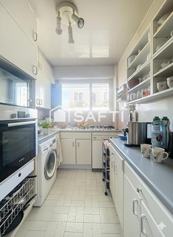 Charmant 4 pièces traversant avec balcon, lumineux et idéalement situé à 7 min du métro Mairie de Montreuil.